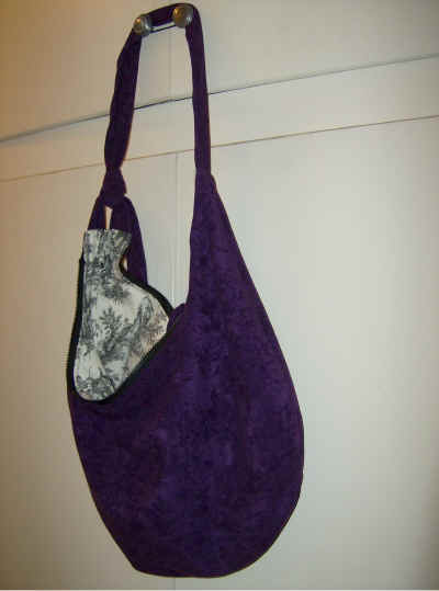 PurplePurse I actually put in a Zipper!